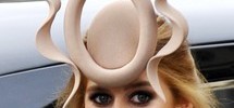 Bodas Reales - El sombrero de la princesa Beatriz de Inglaterra, vendido por 93.400 euros